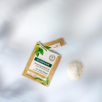 KLORANE CHAMPU MASCARILLA 2 EN 1 POLVO A LA ORTIGA Y A LA ARCILLA 8 SOBRES 3 G